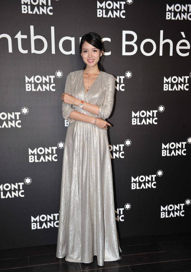 张梓琳当了妈依旧有范儿36岁好似沙漏不愧是世界小姐