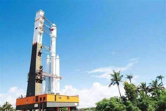 原创长征5b残骸返回地球?美军舰船冲向坠落海域,放言谁抢到算谁的