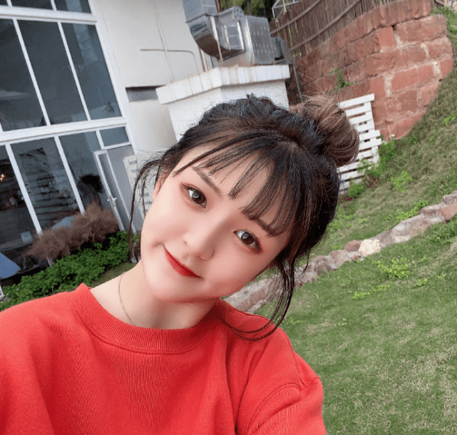 允恩与男友分手后性格大变,故意扮丑示人,粉丝看得心疼!_手机搜狐网