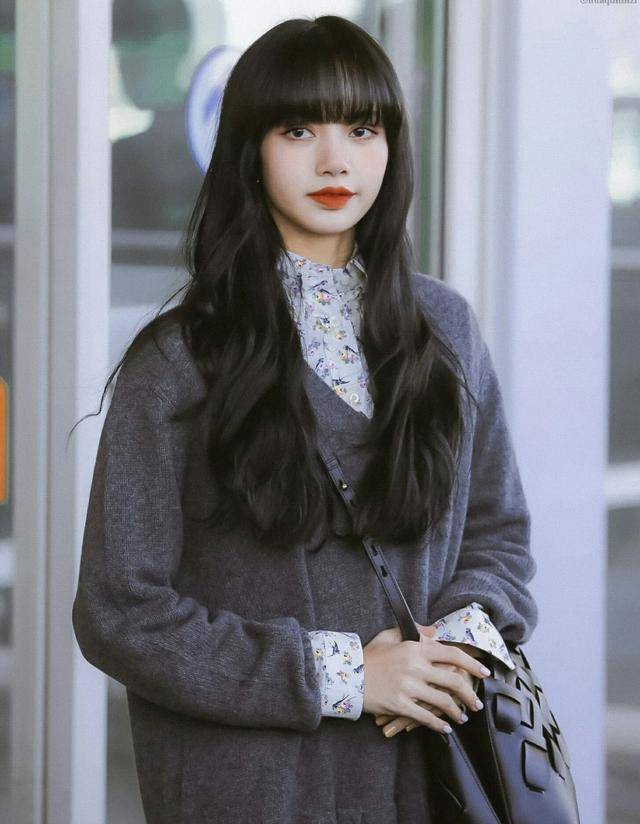 lisa长发好可爱穿碎花裙文静甜美短发气质太硬却最爱