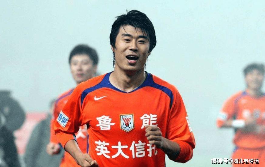 韩鹏是前国脚,职业生涯曾经效力山东鲁能与北京人和两支球队.