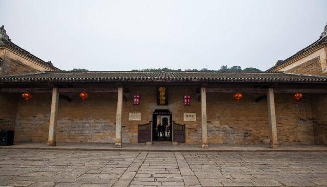 (曾国藩故居 图源网络,若有侵权,请联系删除)公生于十月十一日亥时,时