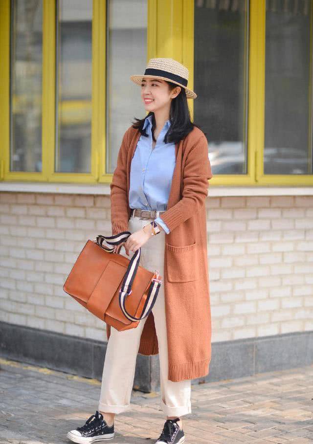 原创简约才是真高级!get三木博主衬衫配开衫,春夏这样穿赚足回头率