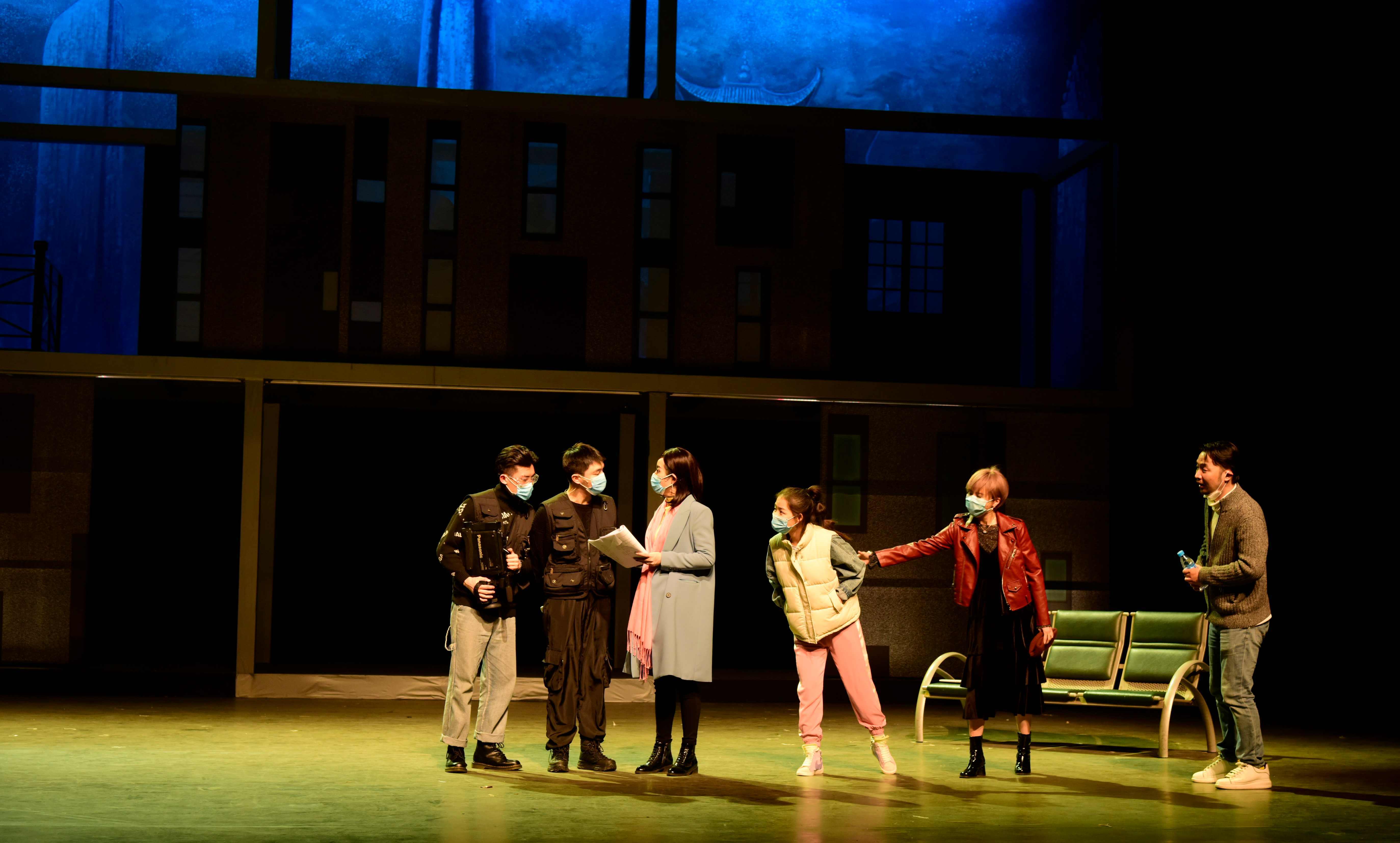 话剧《樱花再开时》联排剧照