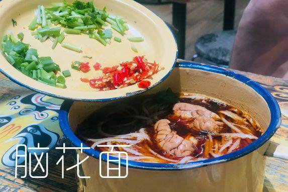 原创成都人嘴里的"肉三花":脑花,腰花,蹄花