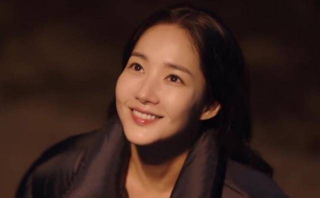 朴敏英在 4 月 21 日完结的 jtbc 电视剧《天气好的话,我会去找你》中