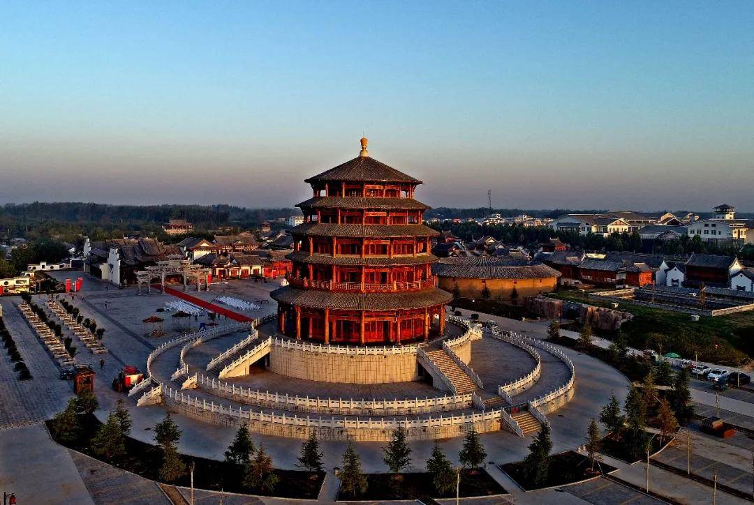 气势恢宏的多宝楼▲三百年历史的古建筑将军府▲椹仙传奇游乐场