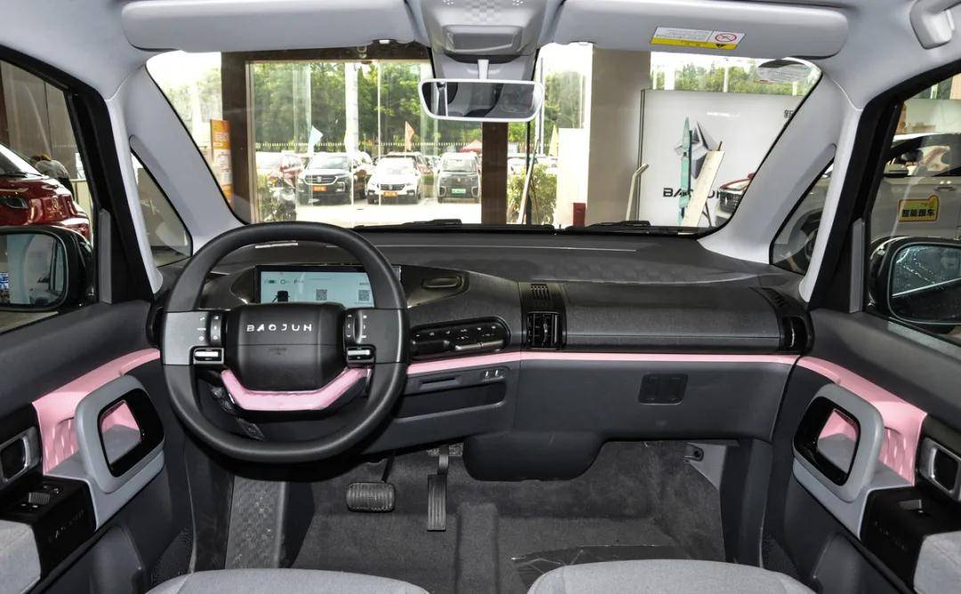 这是来自"未来"的智慧座驾 新宝骏e300日常通勤的不二之选