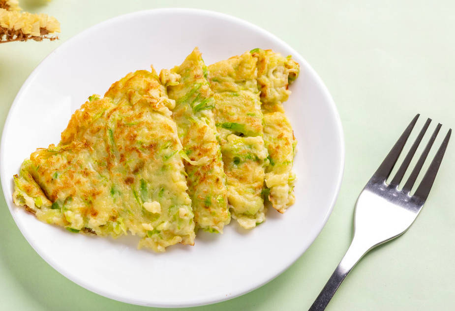 西葫芦鸡蛋饼松软又鲜香半小时快手早餐妈妈们必备家常菜