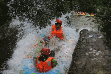 超刺激的会昌紫云山"空中玻璃漂流"加入赣州旅游年卡啦!