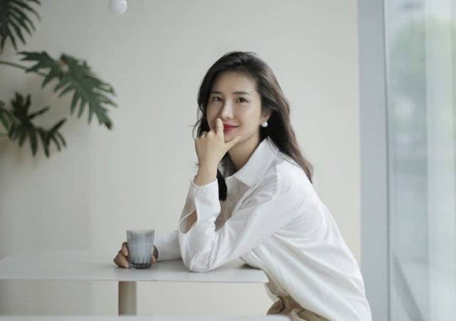 作为总裁夫人,董花花的气质真的很完美,这一次发微博