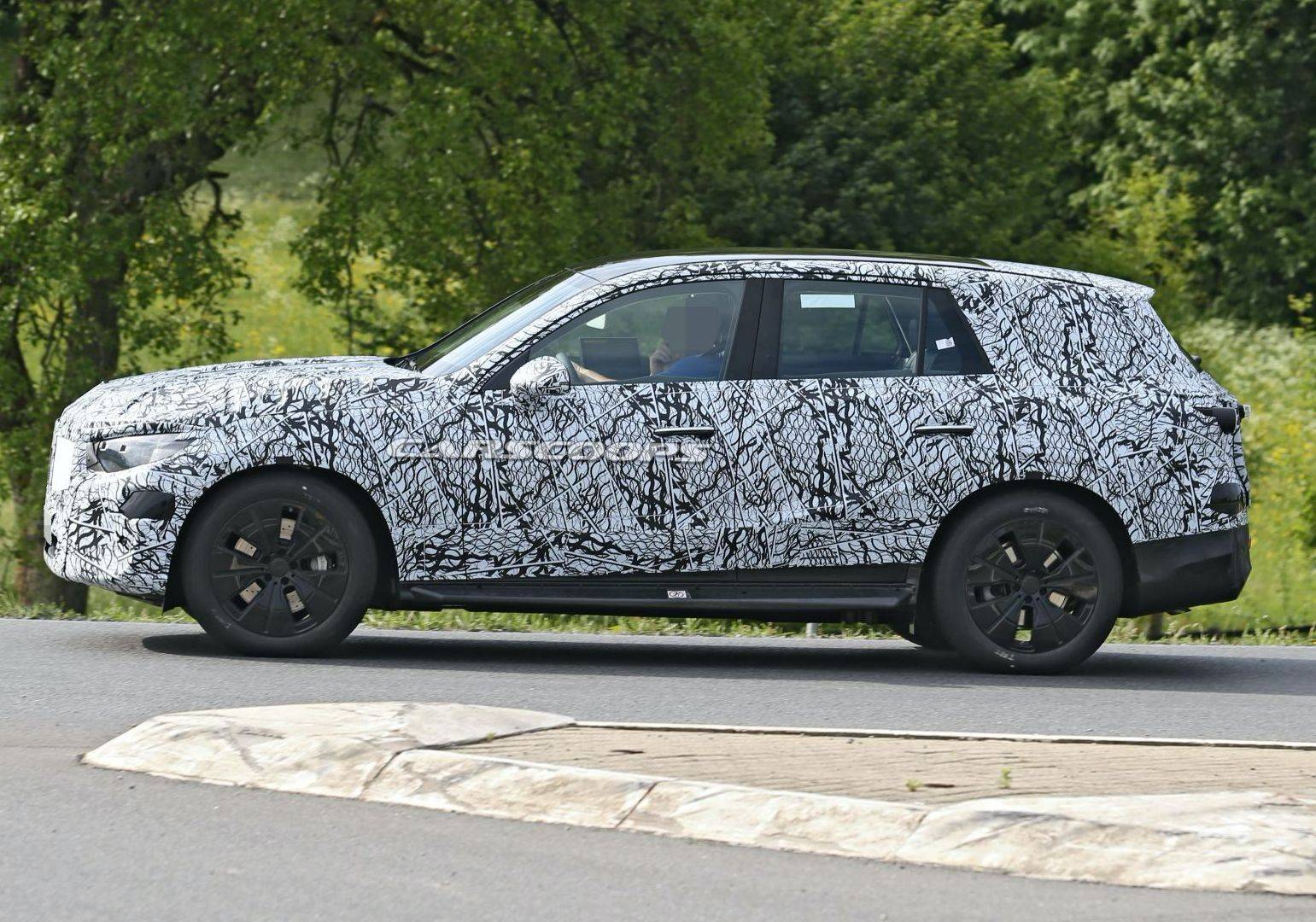 全新一代奔驰glc测试谍照曝光车身加长预计将于2022年推出