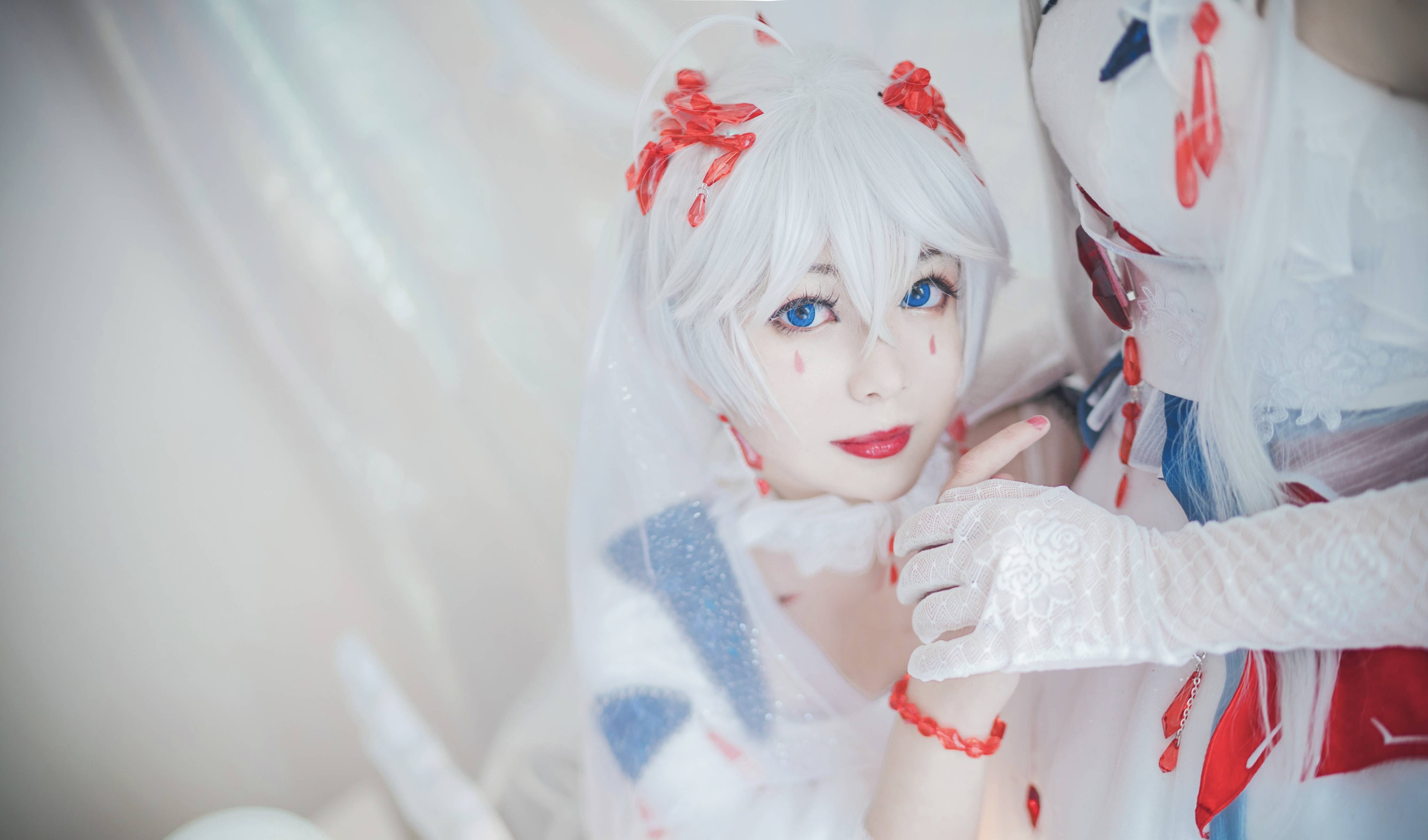 cos:南北组:言和,洛天依红雨冠