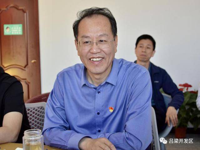 任建荣强调,吕梁经开区起步晚,底子薄,基础弱,在招商引资,引进人才