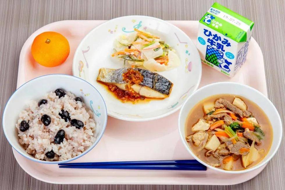 日本小学生的一顿10元午餐凭啥震惊了全世界?