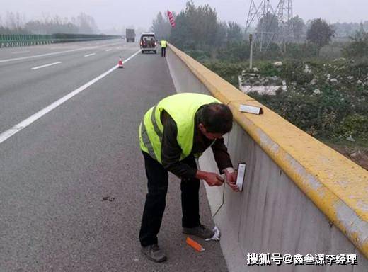 交通安全警示桩,轮廓标,突起路标_路面