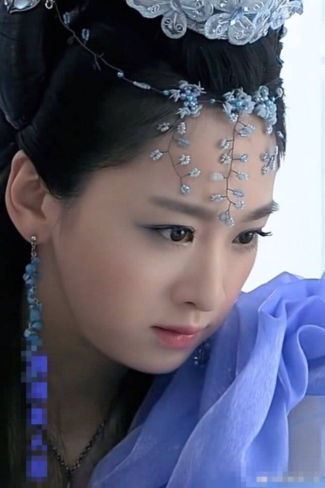 这个角色和刘亦菲的小龙女一样让人惊艳,清新脱俗是仙女的感觉