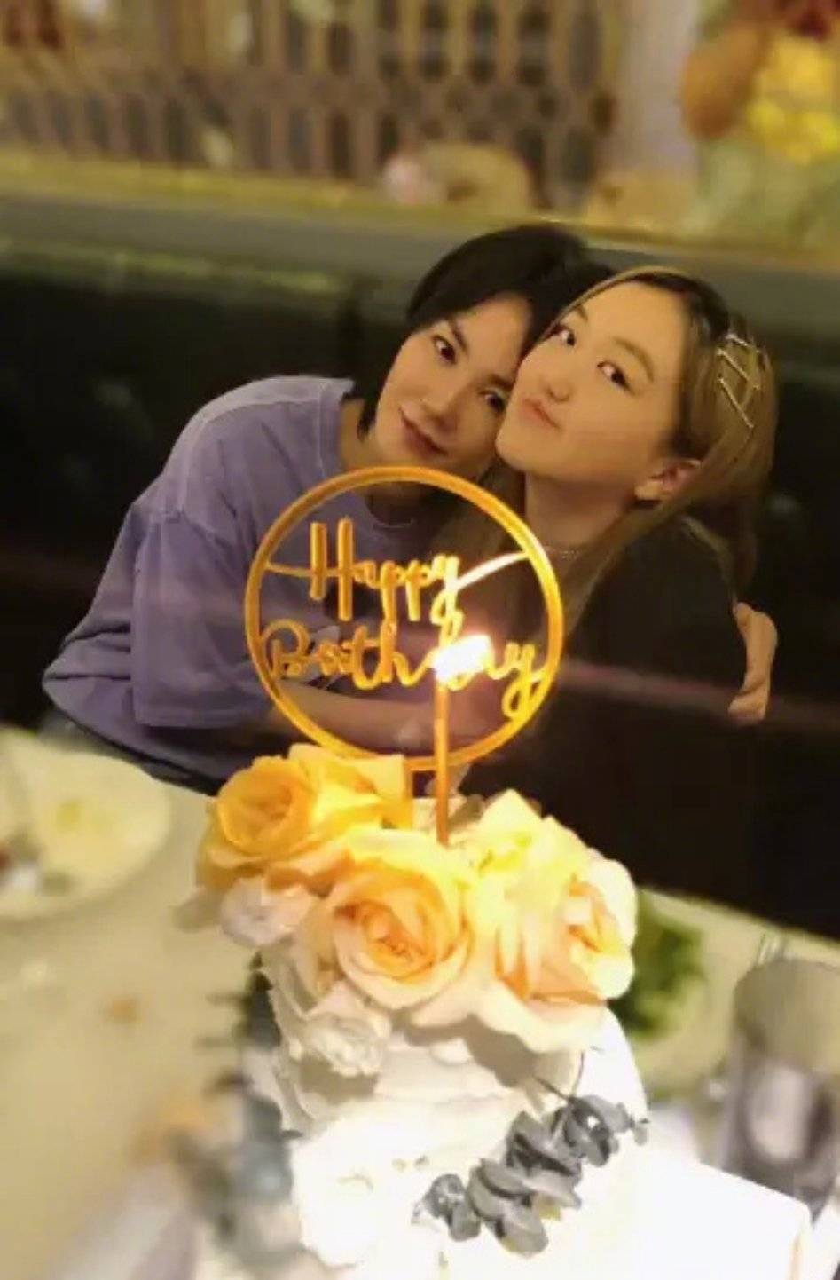 天后王菲为14岁女儿李嫣庆生女儿手机壳成了亮点