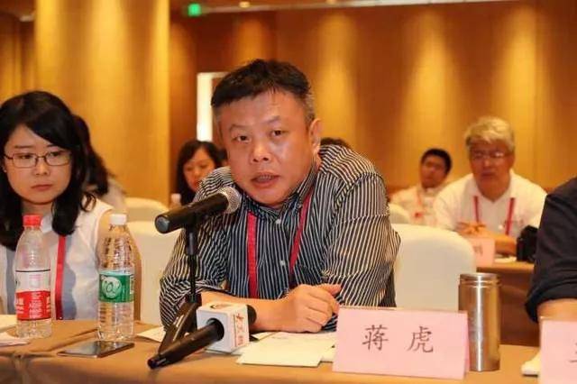 因为爱情,春妮毕业后选择留在了北京,进入北京电视台工作,为了和蒋虎