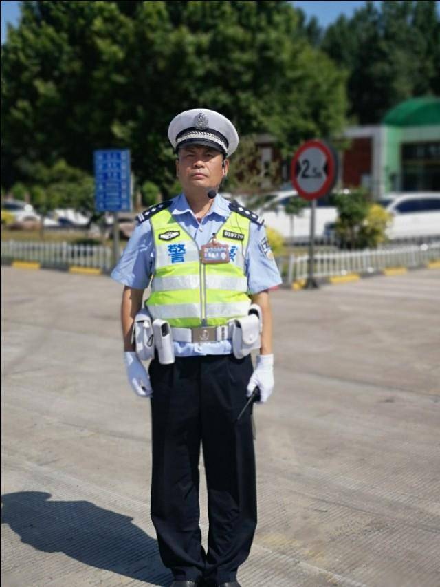 交警单警装备图片