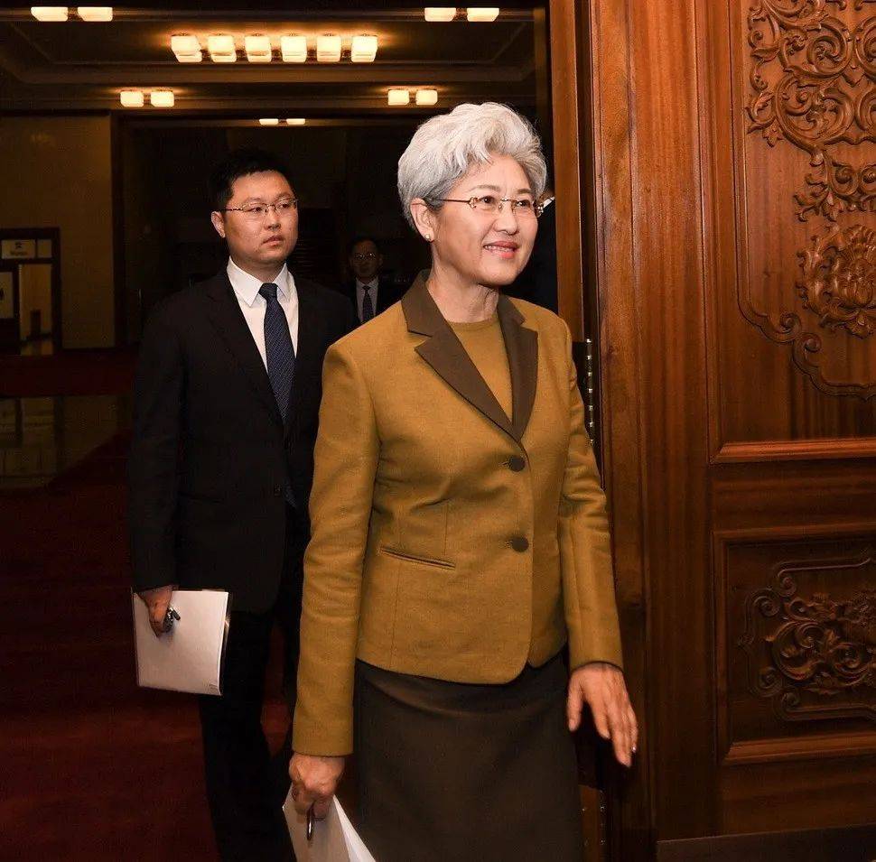 万金宝带你看外交女神傅莹用最温柔的声音诠释最强势的态度
