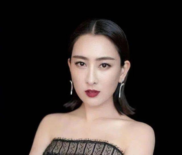 原创痴情的马苏:11年感情付东水,单身7年活成了一束光