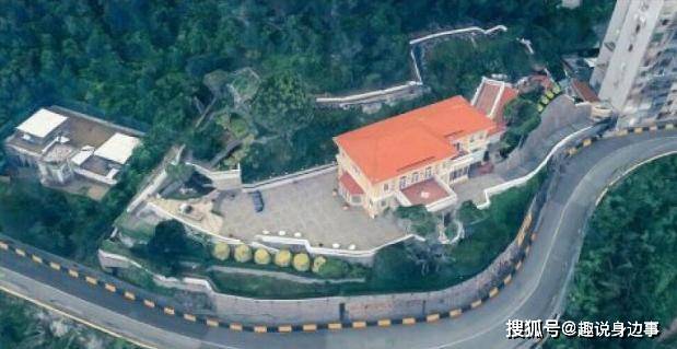 但她长期居住的是澳门松山豪宅.