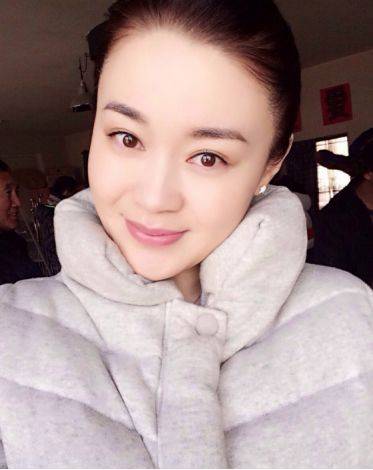 关婷娜近照变发福大妈曾是赵本山最美女徒弟今岁月是把杀猪刀