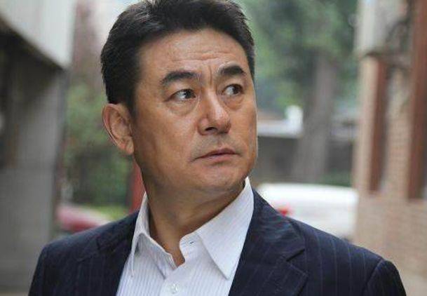 原创他是一名戏疯子和胡军是同学花9块钱娶老婆如今恩爱有加