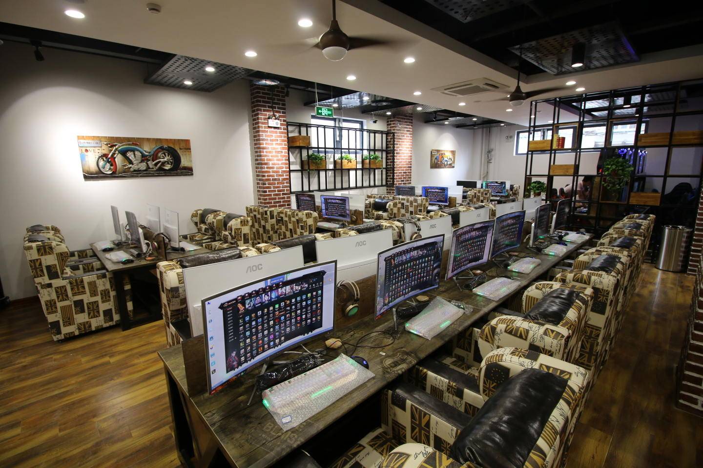 徐州网吧装修案例,建筑面积500平方,造价35万,40天竣工