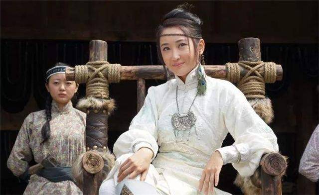 一般来说,土匪干着见不得光的勾当,山寨夫人也不会轻易抛头露面,但是