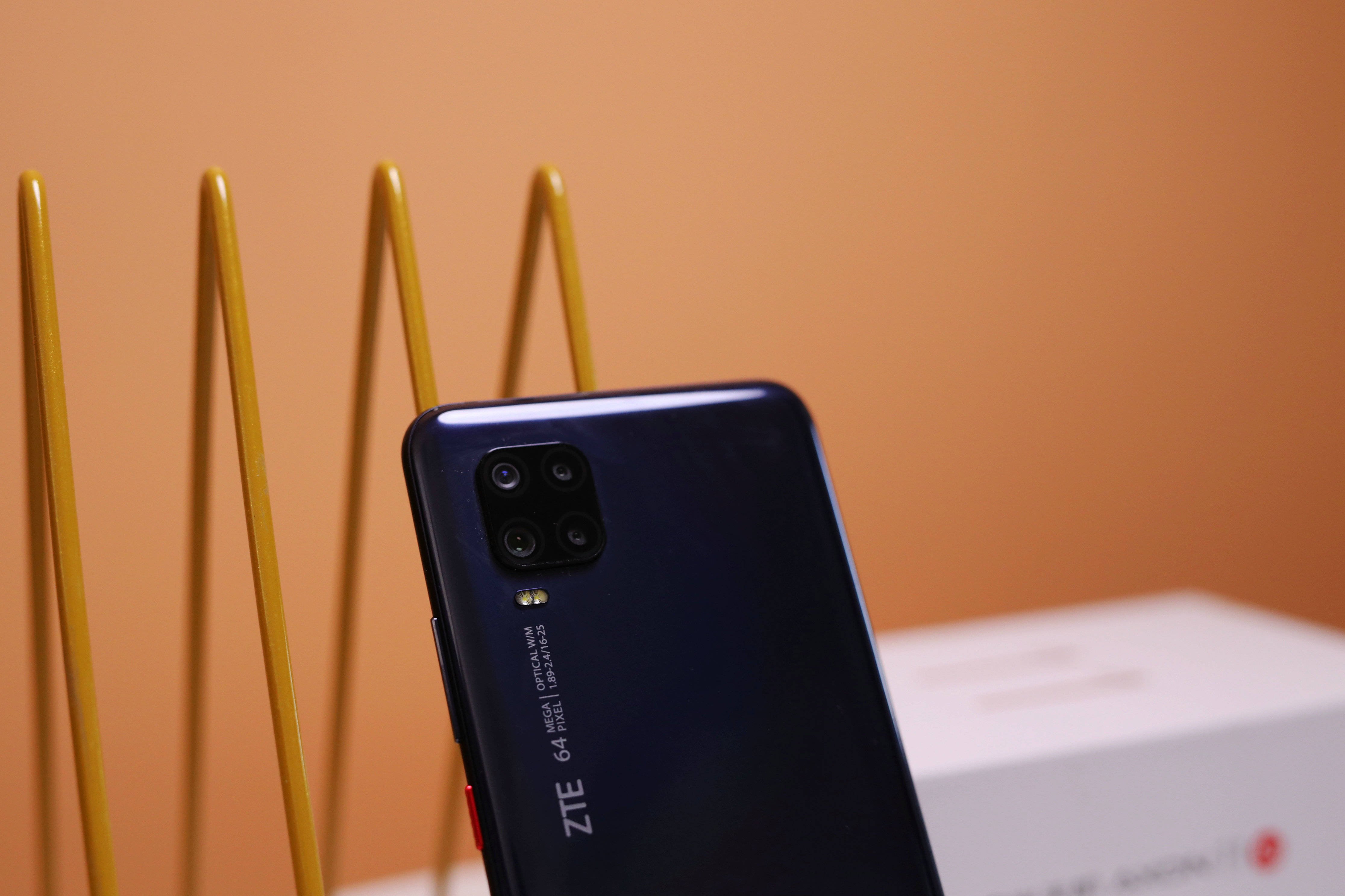 2020年最轻5g手机中兴天机axon11不容小觑