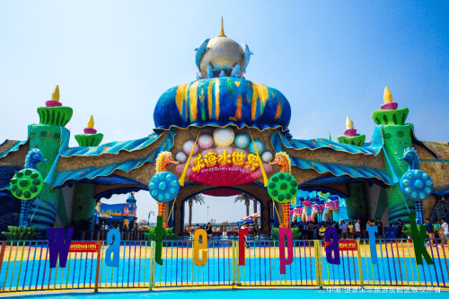 海水世界,是集沙滩,玩水,岛湾,超级设备等多元素于一体的大型水上乐园