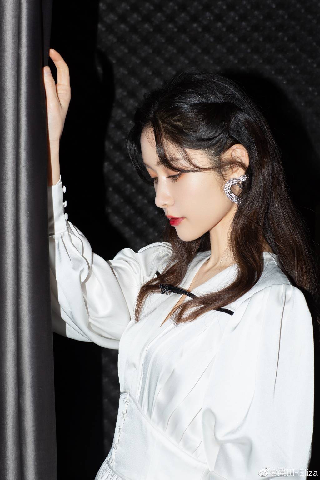 气质主持人梁田的图集