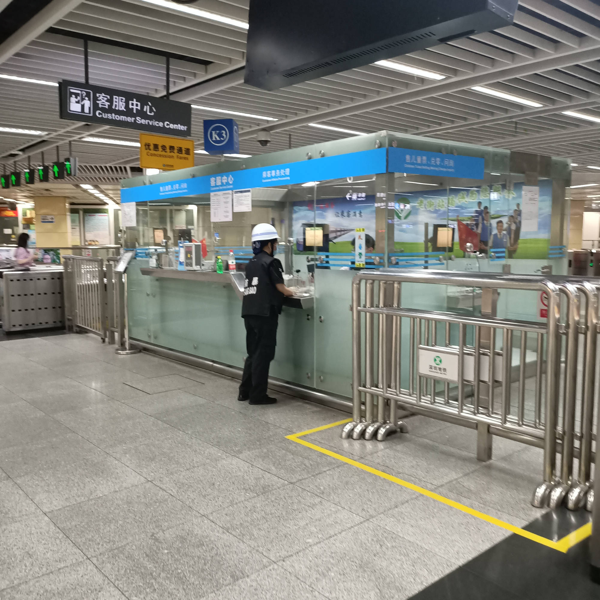 原创深圳最繁华地段,东门老街如今却大变样,冷冷清清地铁电梯都停了