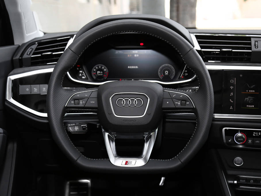 优美的车顶抛物线充满科技感的数字座舱奥迪q3轿跑车型分析导购