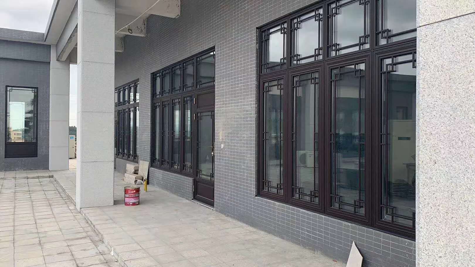 灰尘,化学品的附着,经常擦拭门窗等因素是否会对仿古铝合金花格门窗有