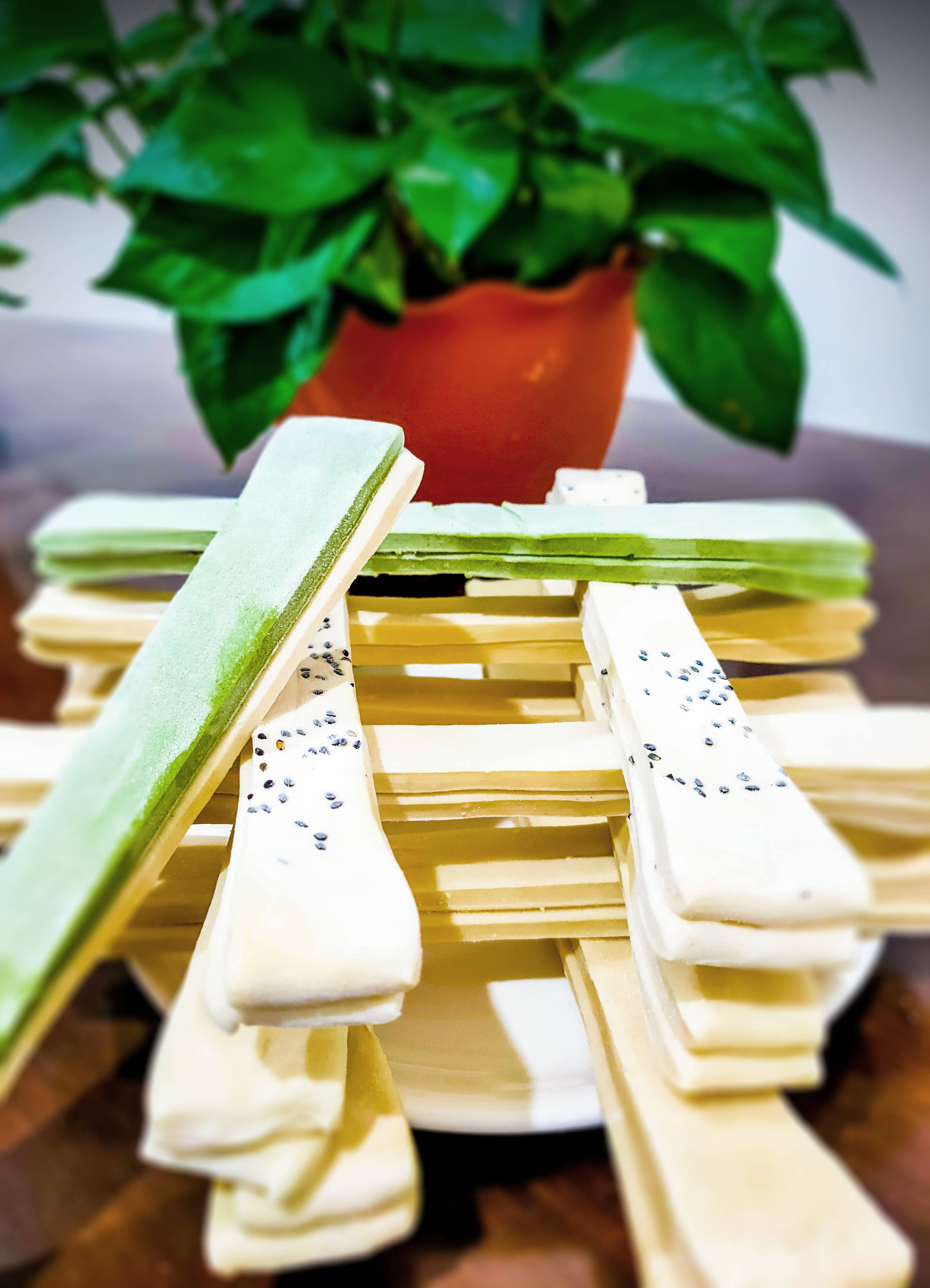 速冻油条,速冻生油条的口感不会发硬,但不一定符合你心里的要求