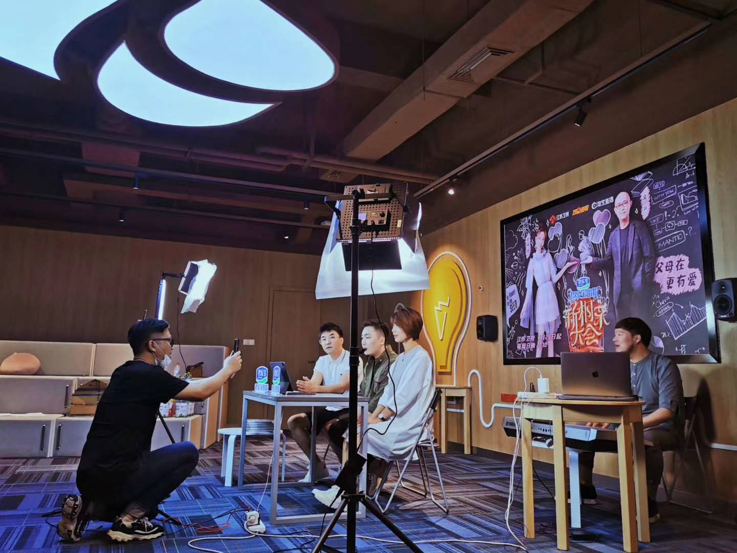 王逍费滢梦直播狂秀恩爱首个新相亲宝宝即将诞生