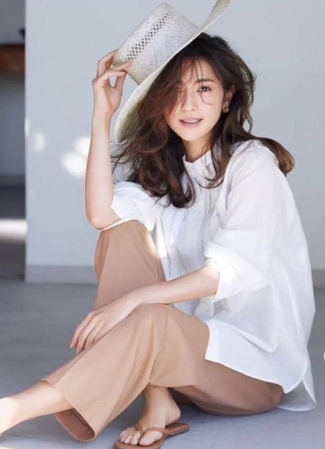 原创岁月从不败穿搭高手看80后日系女性高明穿搭居然这么精致优雅