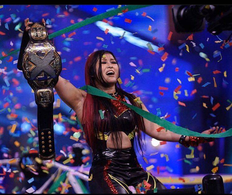 原创紫雷酱获得首个nxt女子冠军,王大锤hhh亲自祝贺!