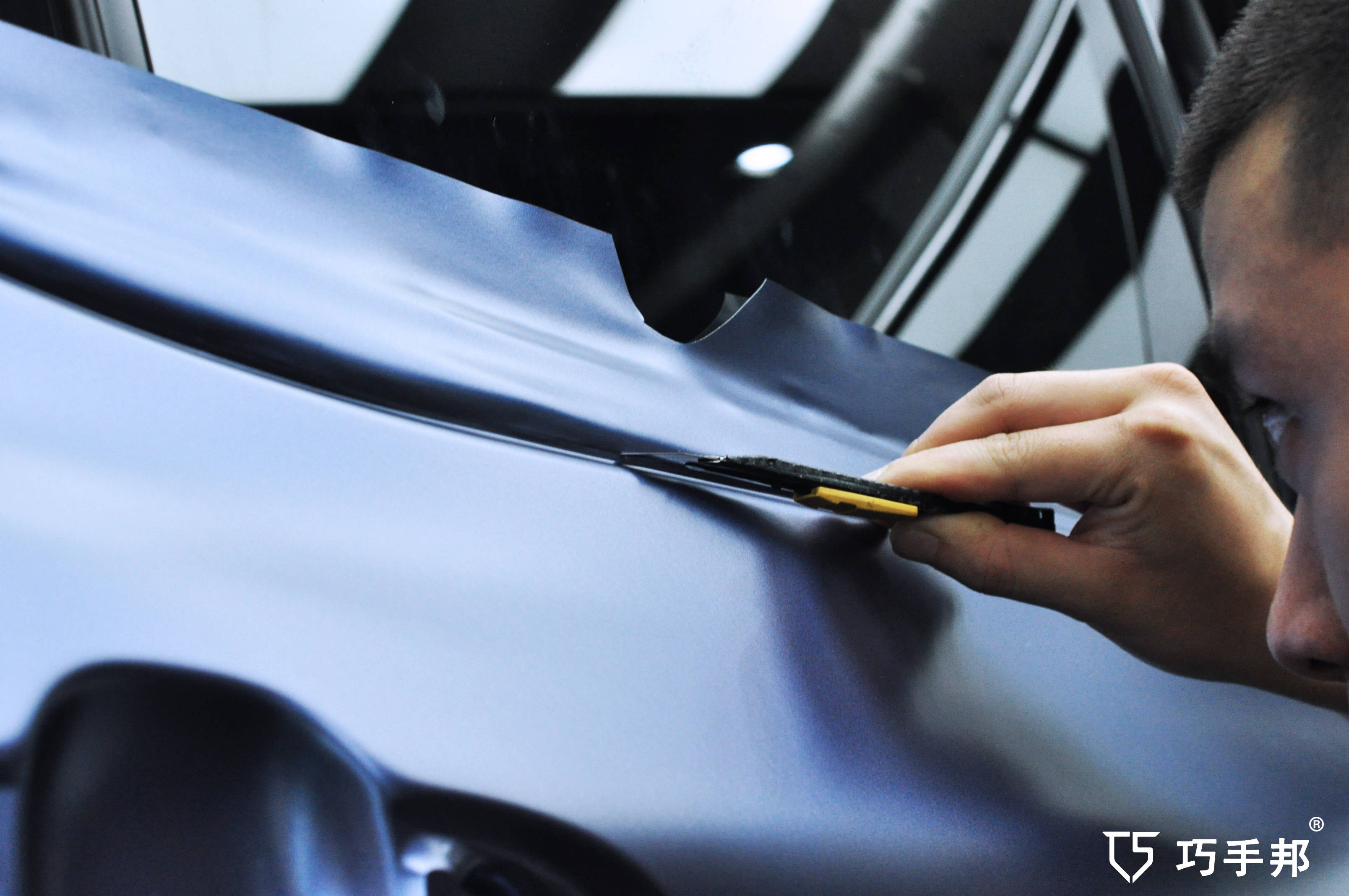 丰田凯美瑞装贴改色膜电光午夜蓝巧手邦