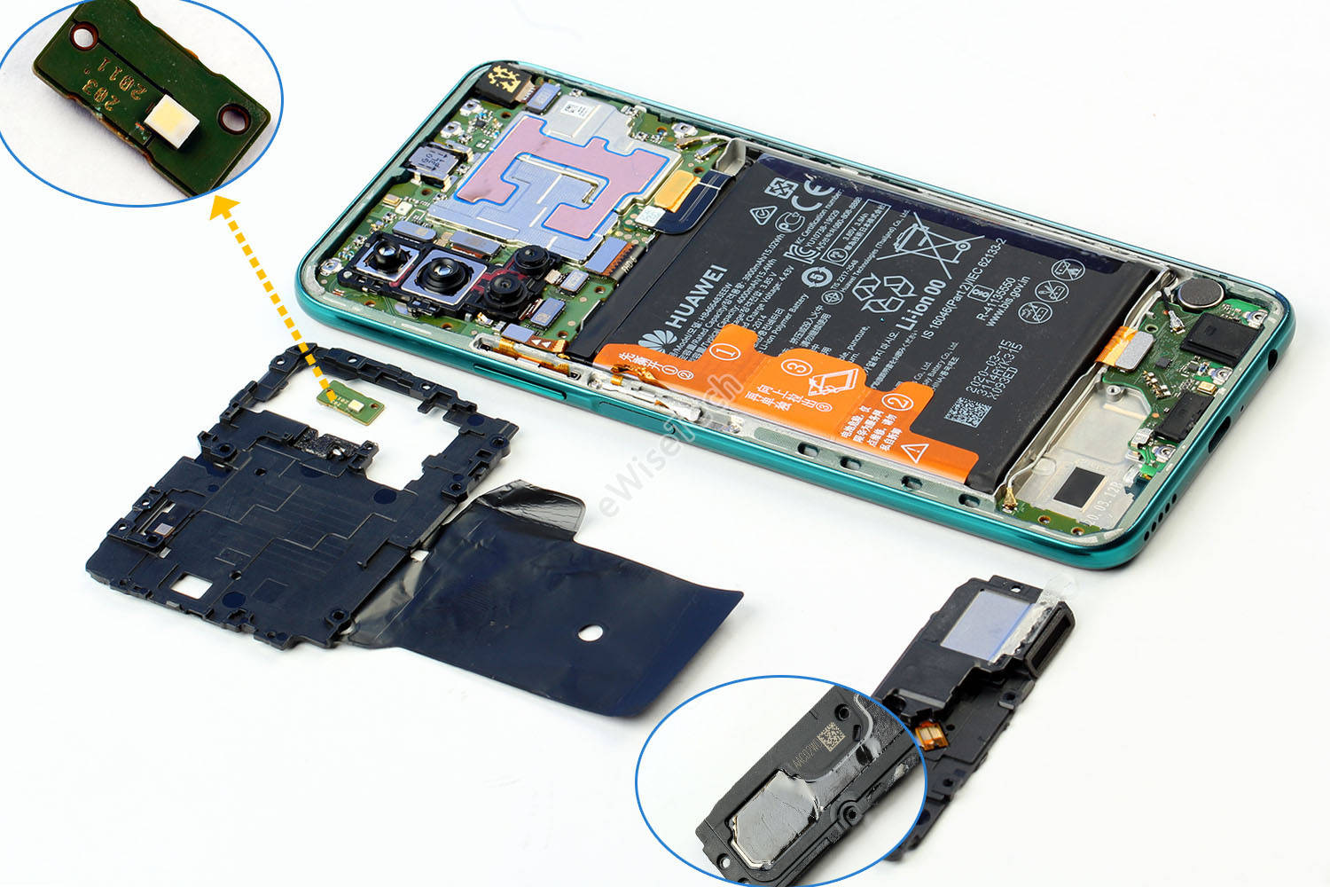 主板屏蔽罩表面贴有散热铜箔,耳机接口和usb type-c接口配有硅胶防尘