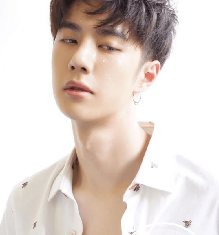 王一博真的剪短发了鬓角失踪粉丝强颜欢笑担心戴假发跳街舞