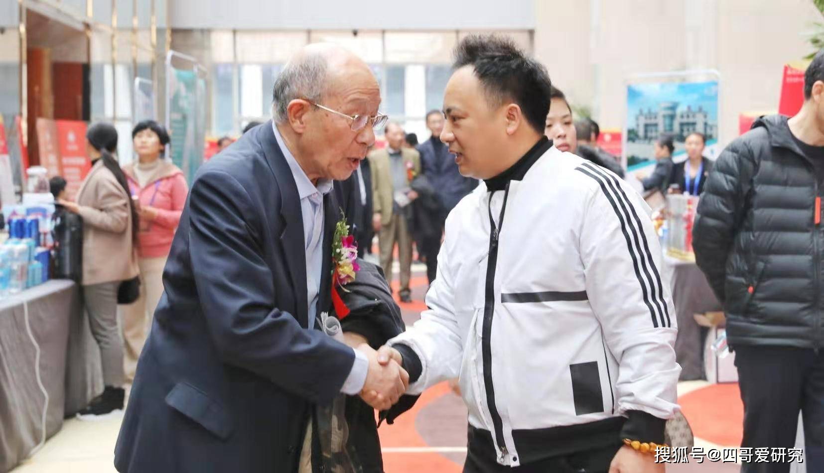 东方世界酒郭坤亮大师倾心手造