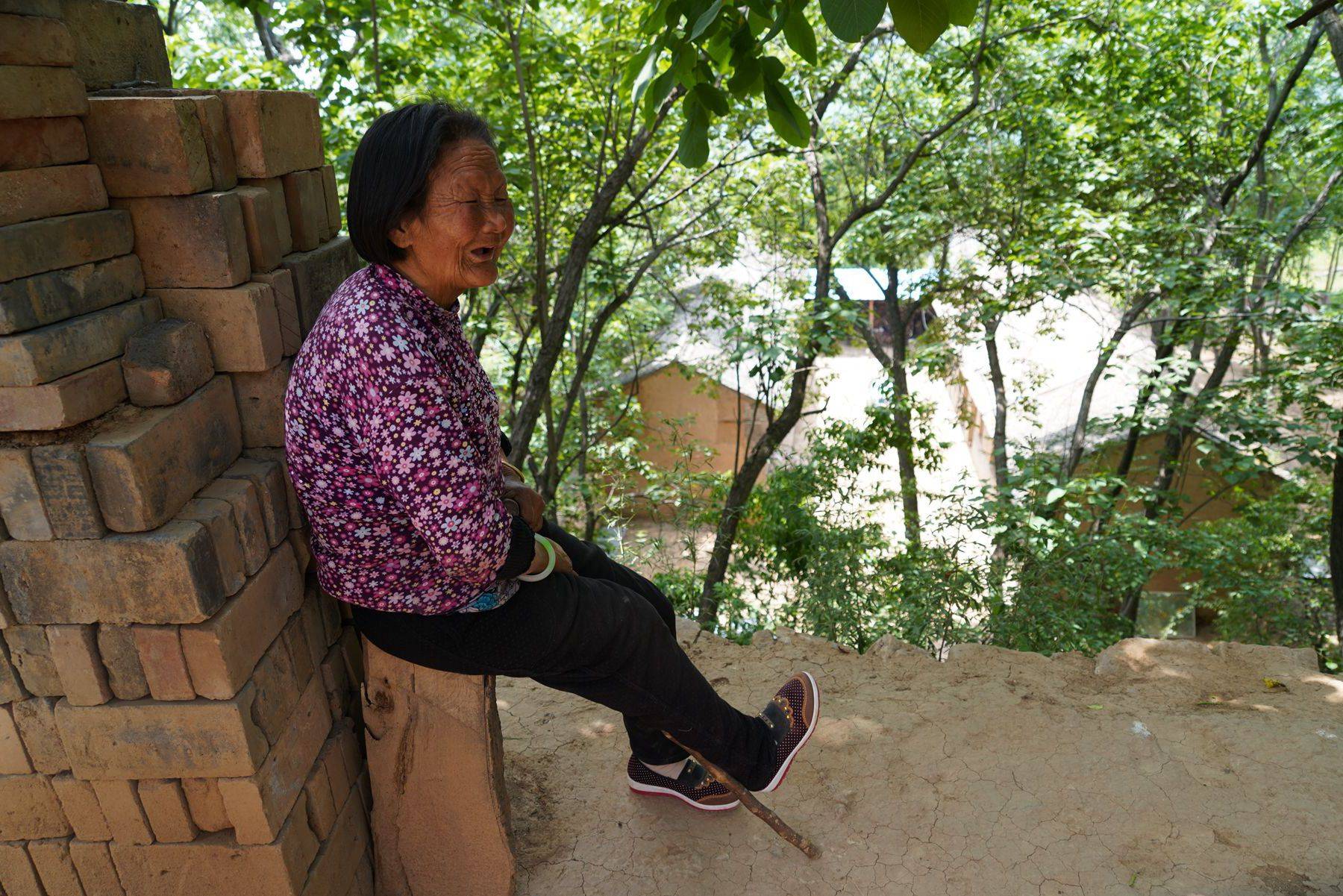 原创她19岁从湖北逃荒山西深山,如今8旬还给儿子做饭,看生活成啥样