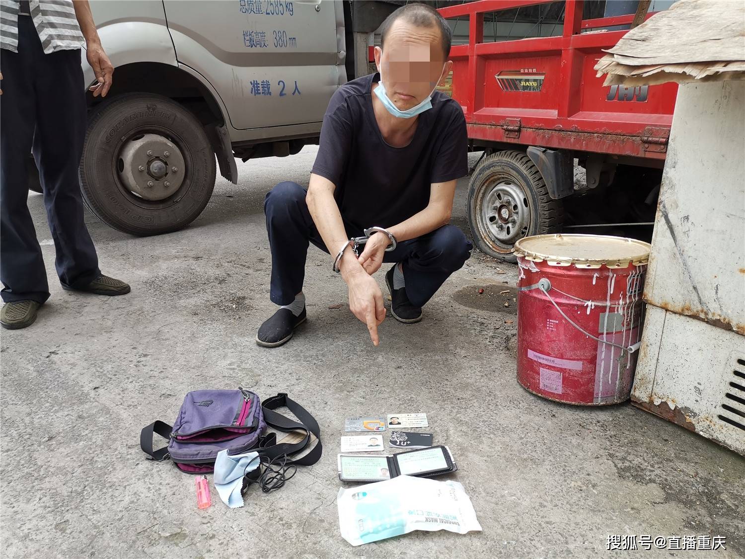 嫌疑人指认盗窃物品