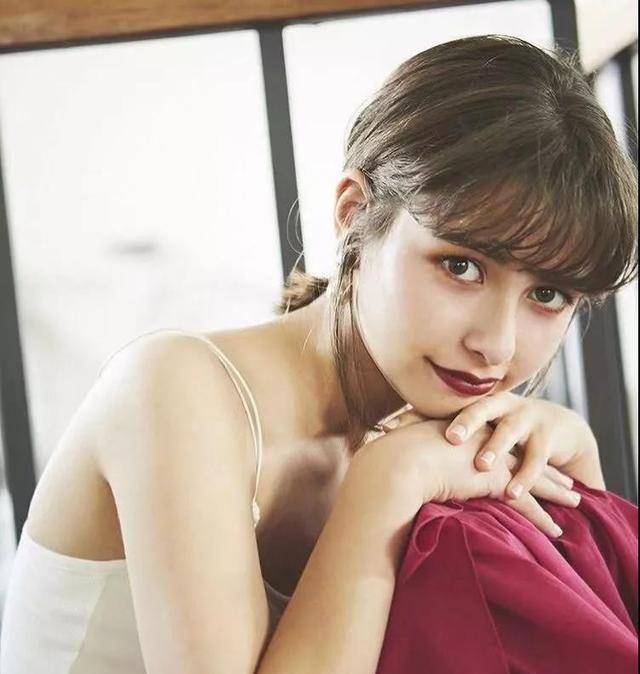 15岁五国混血一夜刷屏拥有压倒性的美丽这张初恋脸想私藏