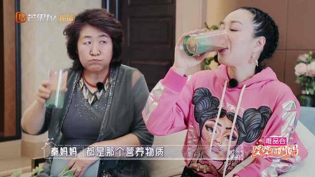 原创两个神仙婆婆聚一块了?伊能静婆婆钟丽缇婆婆一见如故,笑疯观众