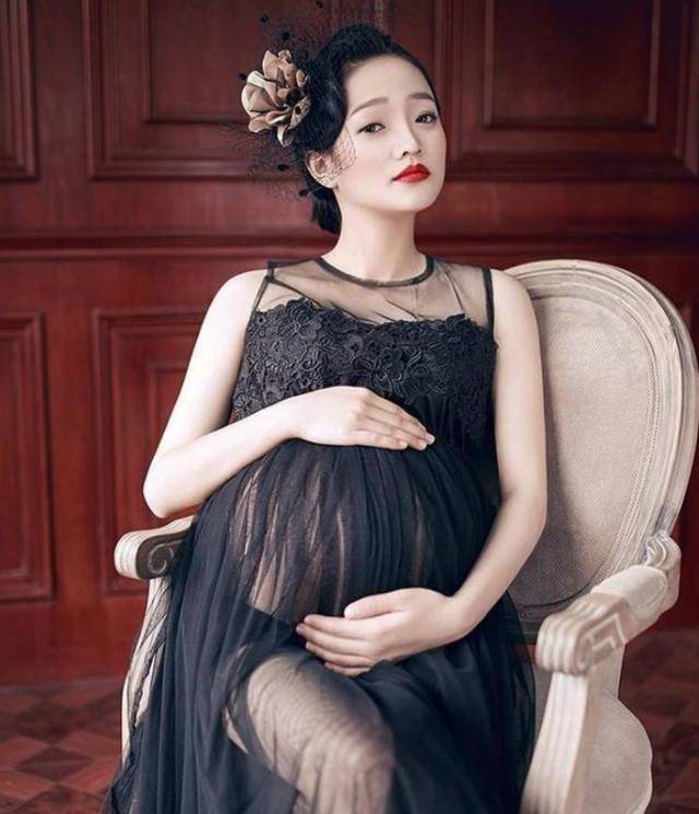 95后孕妈拍"孕妇照"晒朋友圈时忘屏蔽亲戚,遭家人嫌弃:不知羞_肚子